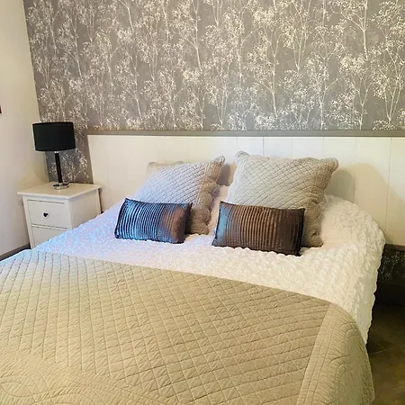 Moulin Du Fontcourt Bed and breakfast 4*