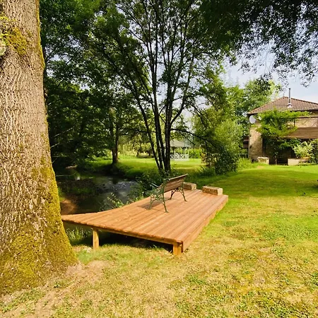 Moulin Du Fontcourt Bed and breakfast