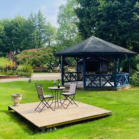 Moulin Du Fontcourt Bed and breakfast 4*