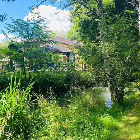 Moulin Du Fontcourt Bed and breakfast 4*